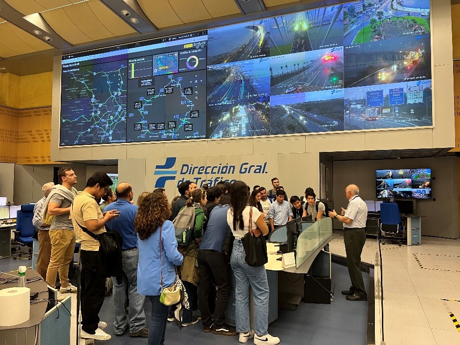 Estudiantes del MUPyGI visitan el centro de la DGT