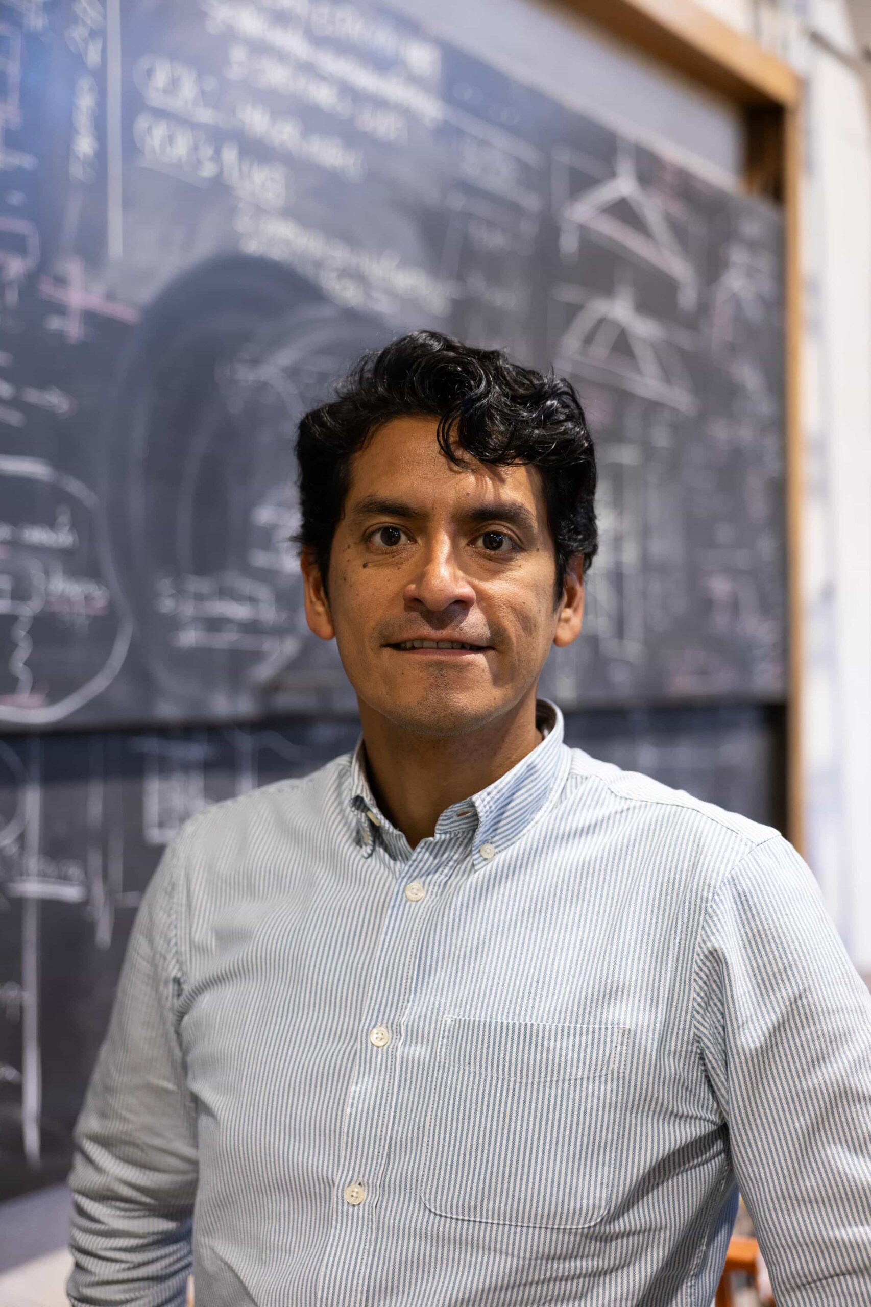 Nuestro profesor Nicola Tarque recibe la Orden de Ingeniería Peruana
